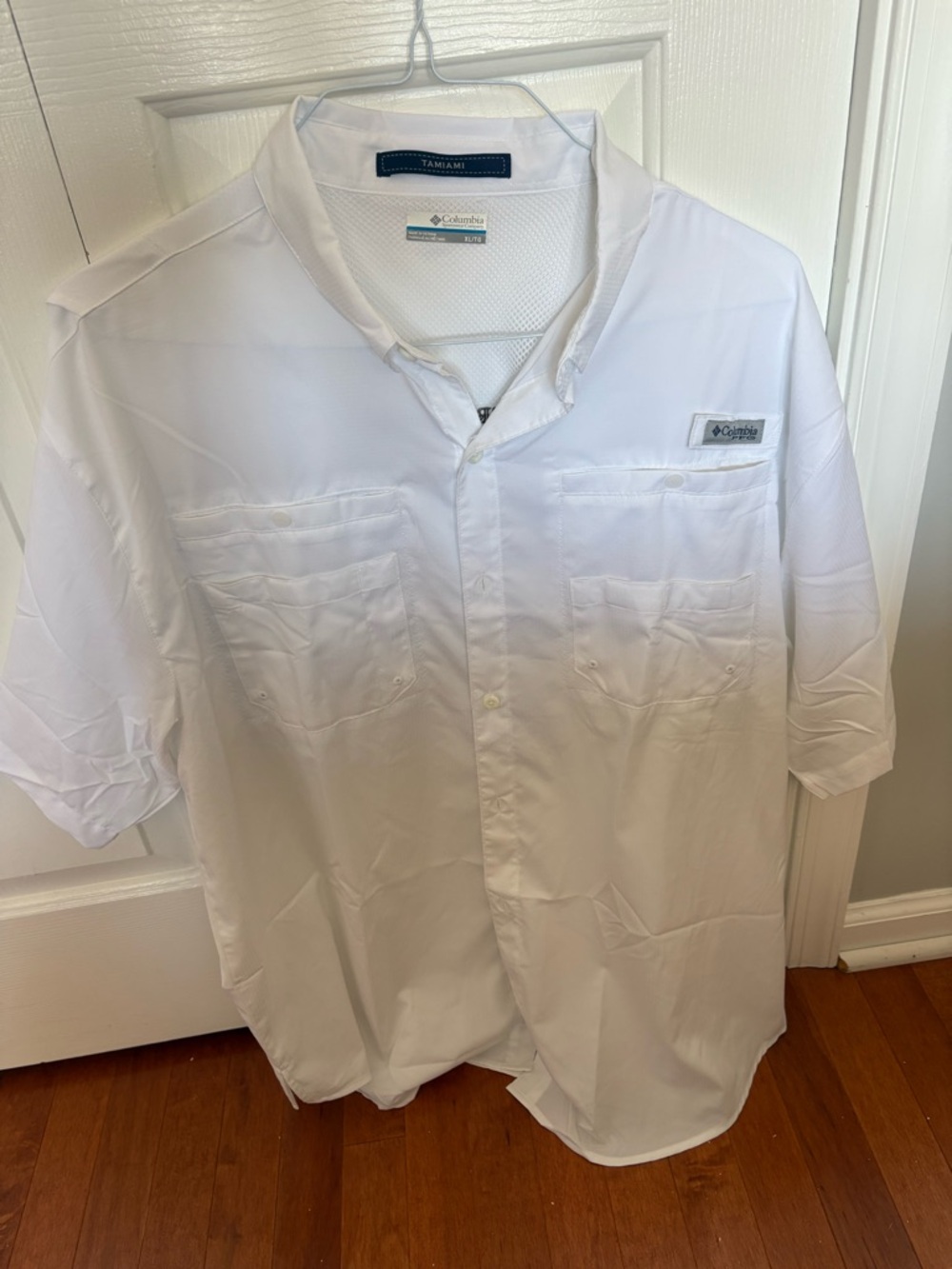 Columbia Men’s White Short-Sleeve Fishing Button-Down Shirt